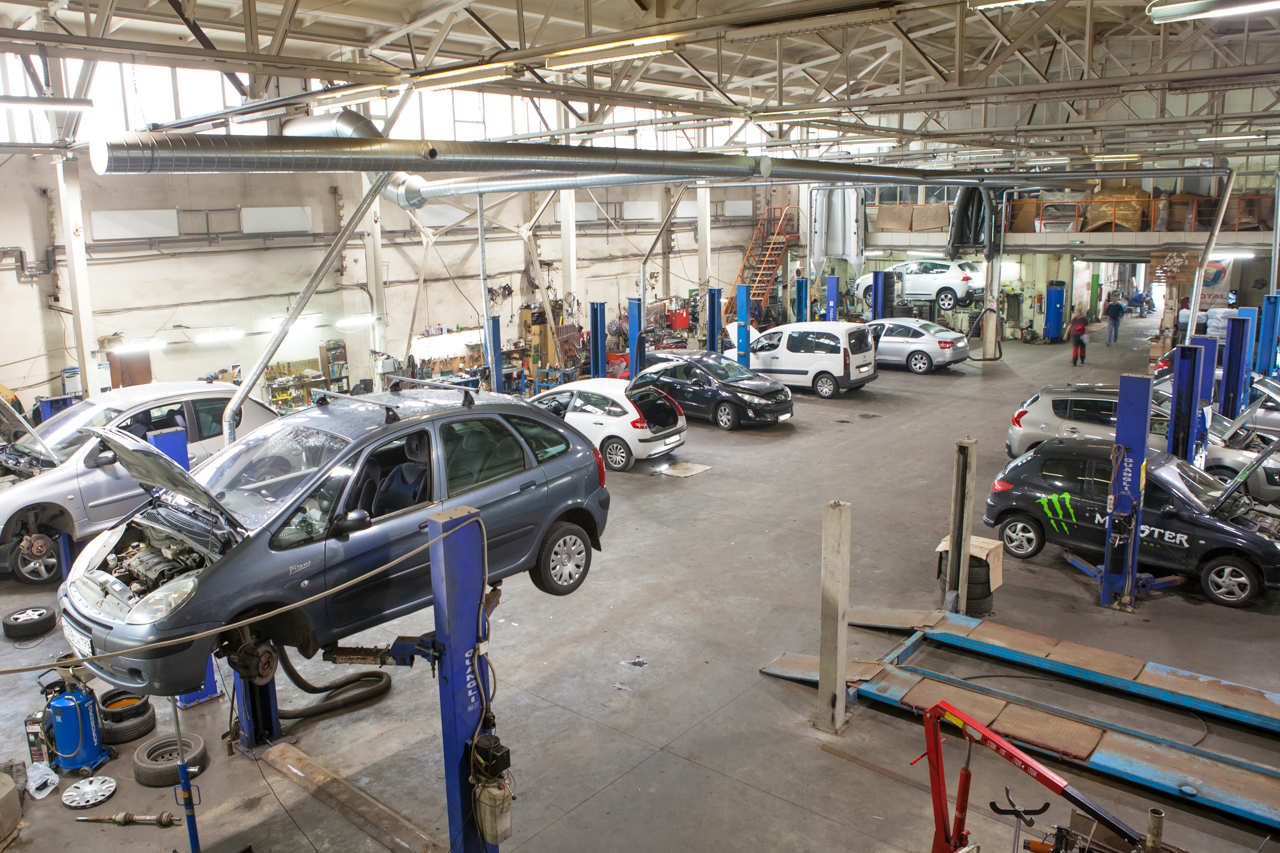 Рабочие посты автосервиса АвтоРандеву