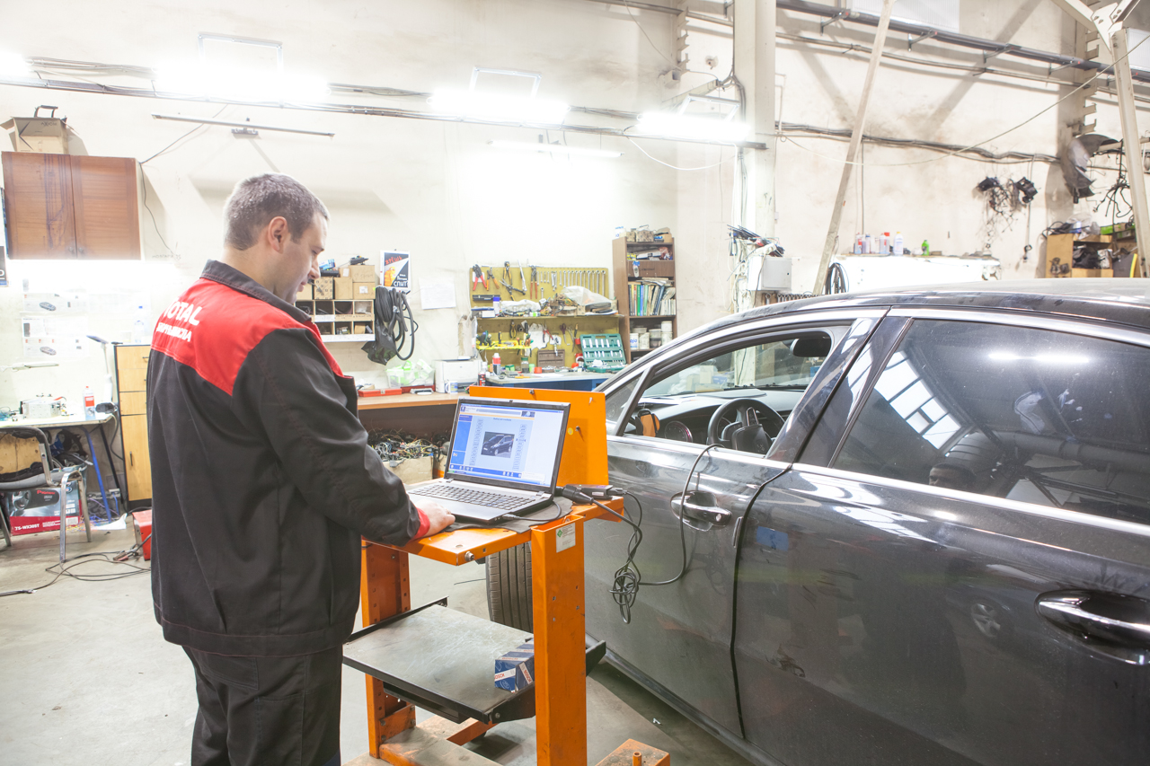 Диагностика Peugeot с помощью ноутбука